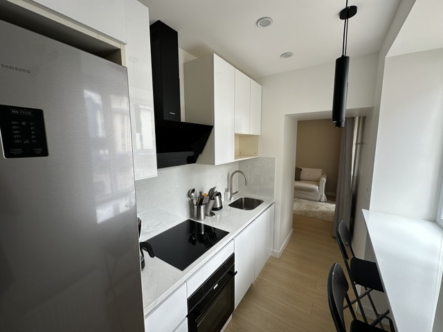 Studio with separate kitchen and balcony — Photo 5 of 10