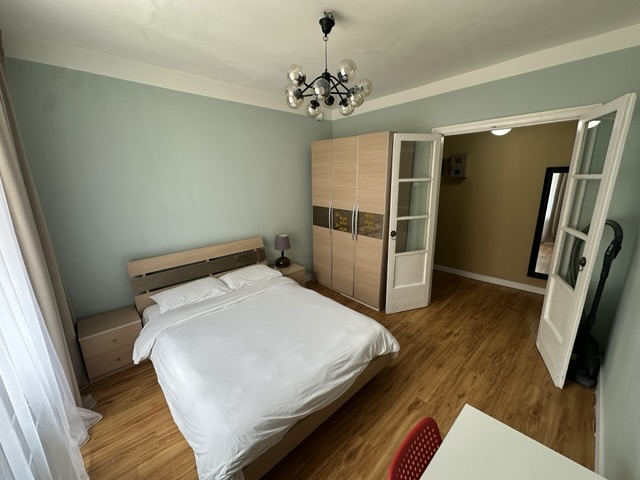 Sage-green one-bedroom with a balcony — Photo 7 of 8
