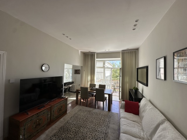 Two-bedroom flat with a sunny balcony — Photo 1 of 11