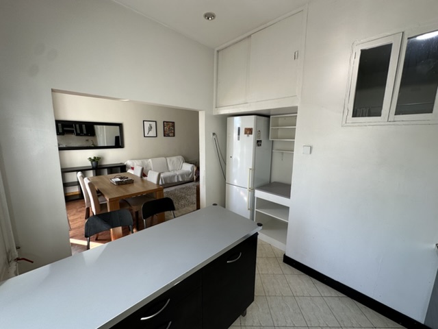 Two-bedroom flat with a sunny balcony — Photo 3 of 11