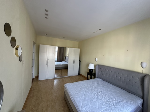 Two-bedroom flat with a sunny balcony — Photo 7 of 11