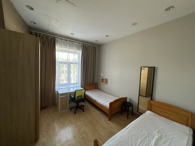 Two-bedroom flat with a sunny balcony — Photo 8 of 11