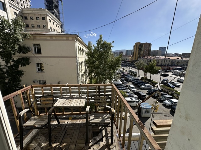 Two-bedroom flat with a sunny balcony — Photo 11 of 11