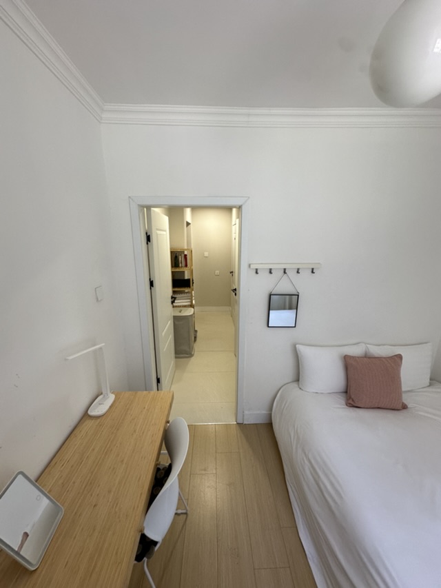 Three-bedroom flat with chandeliers — Photo 5 of 6